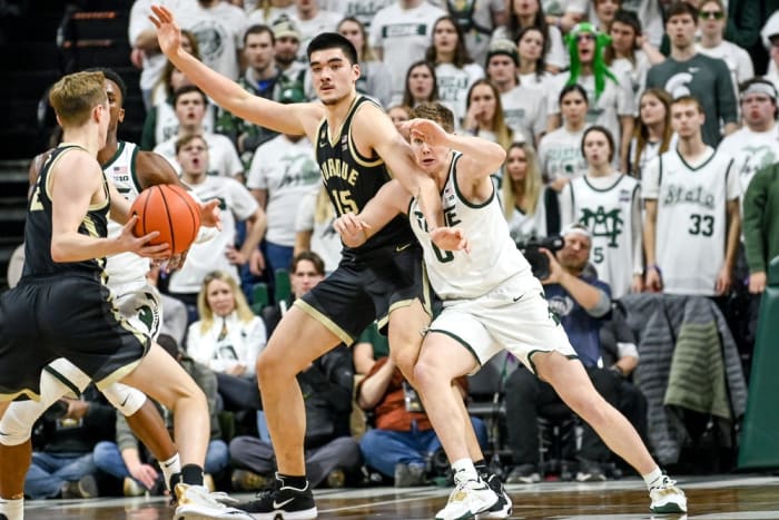 zach edey post up vs msu